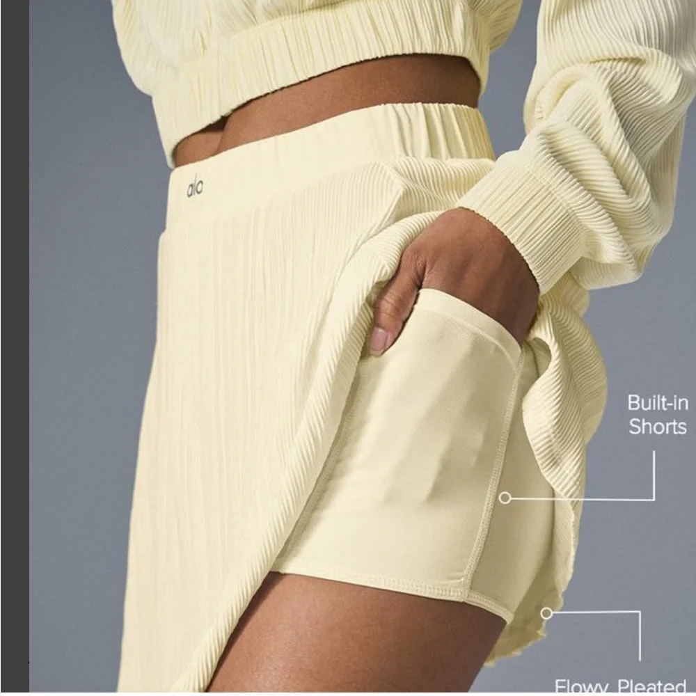 ALO Yoga Micro Plisse Skirt Lemon Ice aka Candlelight XXS Built-In Shorts Rare - Picture 5 of 11